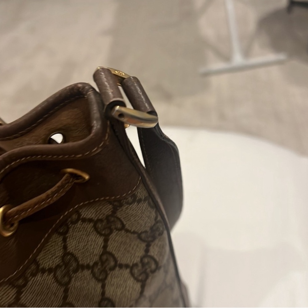 Traded GUCCI CROSSBODY ADJUSTABLE STRAP BUCKET BAG VINTAGE FINAL PRICE - Picture 7 of 11